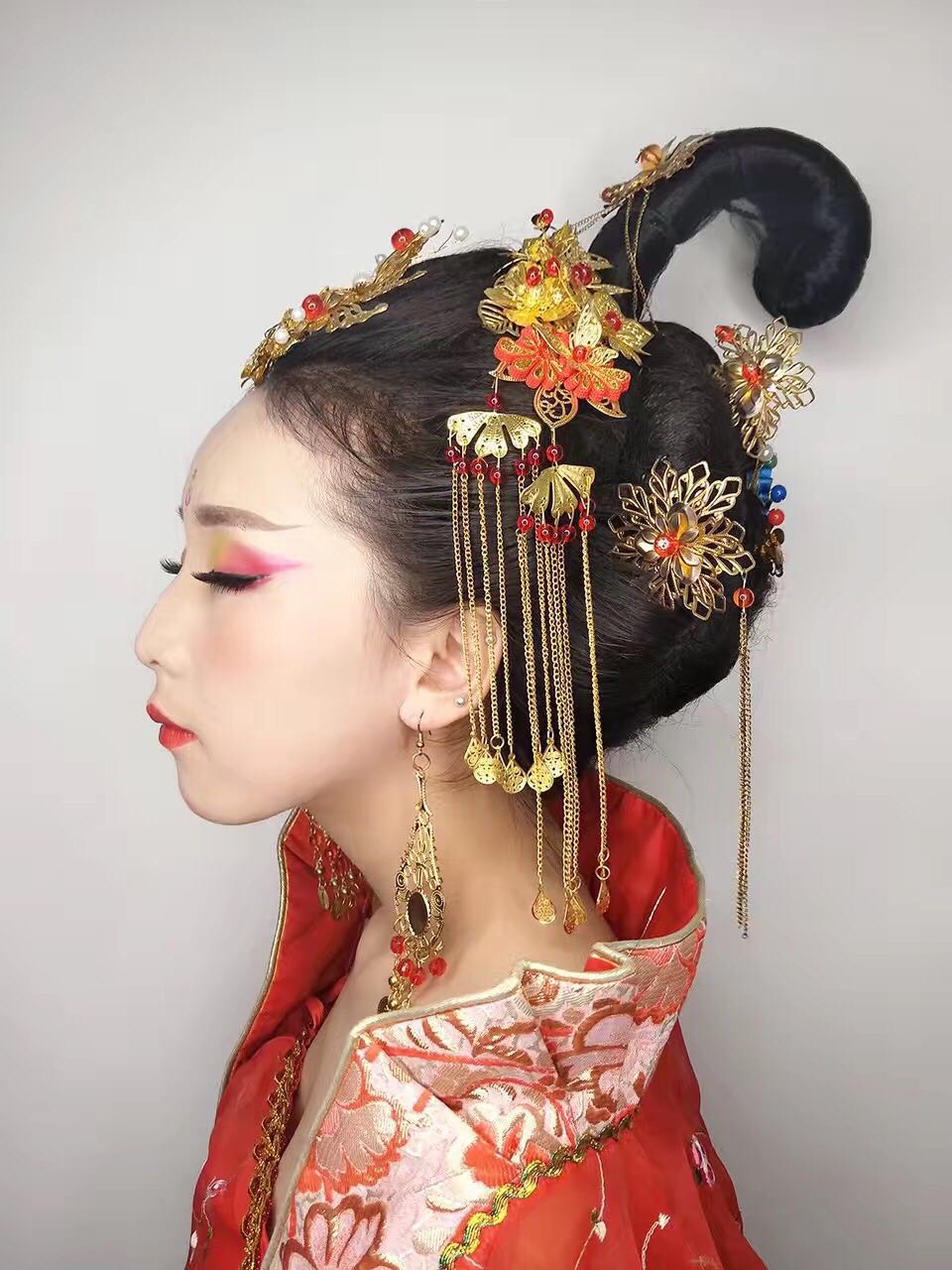 渾源化妝學(xué)校哪家好 如何選大同化妝學(xué)校 彩妝培訓(xùn)