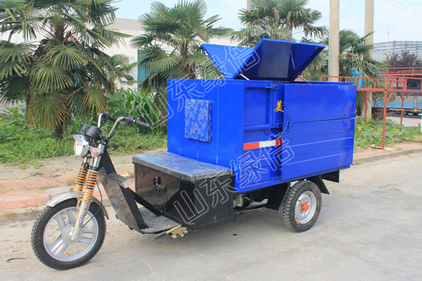 小型電動(dòng)保潔車(chē)，全密閉保潔車(chē)圖片