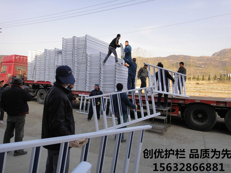 創(chuàng)優(yōu)市政道路鋅鋼圍欄  市政護欄