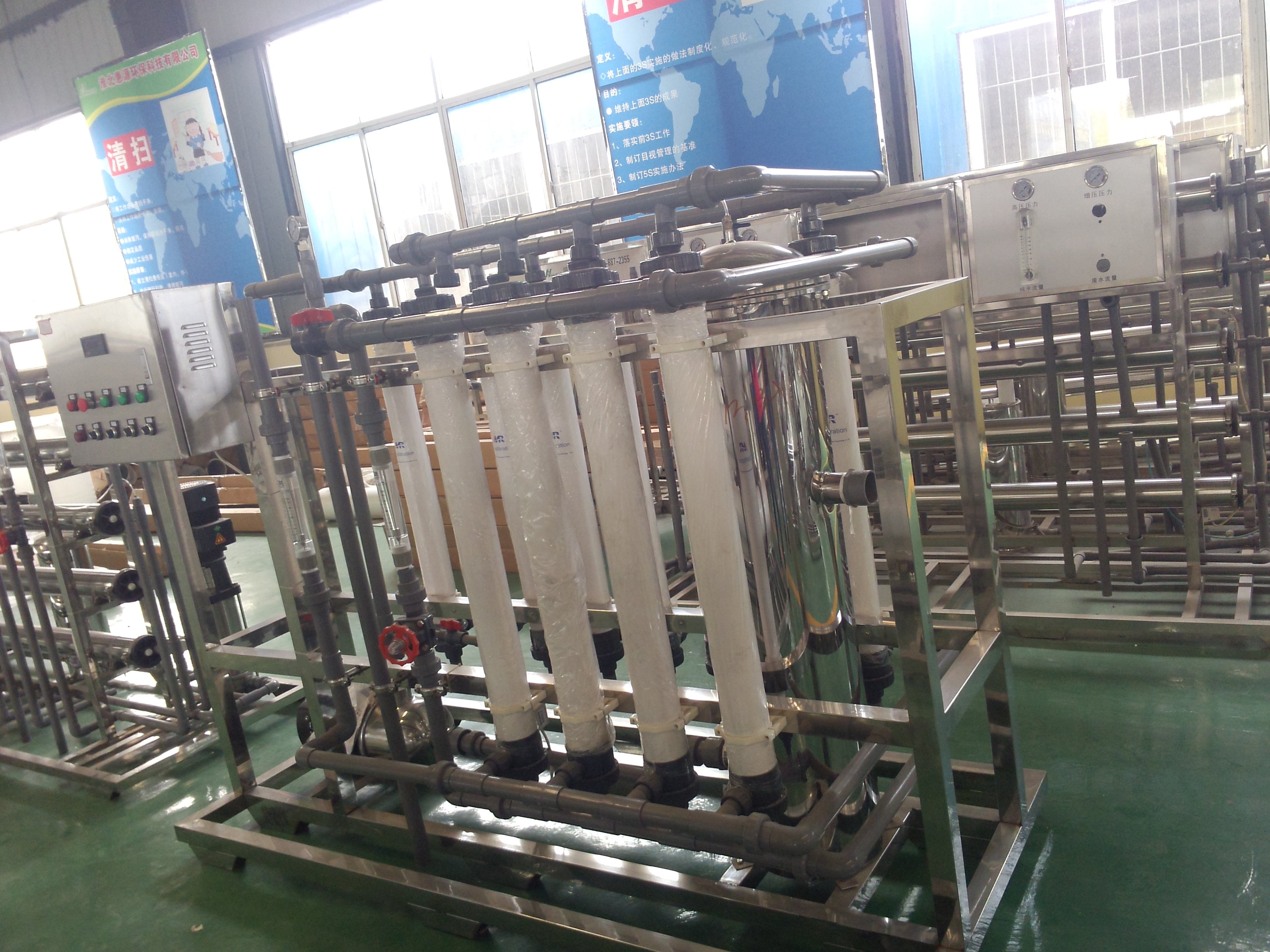 礦泉水設(shè)備圖片