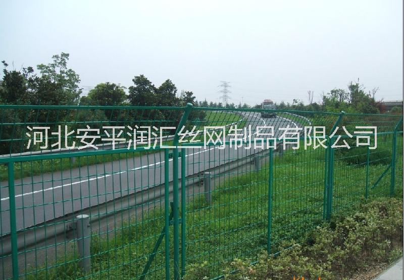 公路護(hù)欄網(wǎng)廠家、浸塑護(hù)欄網(wǎng)價格圖片
