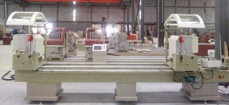 濟(jì)南鋁邊框雙頭切割鋸圖片