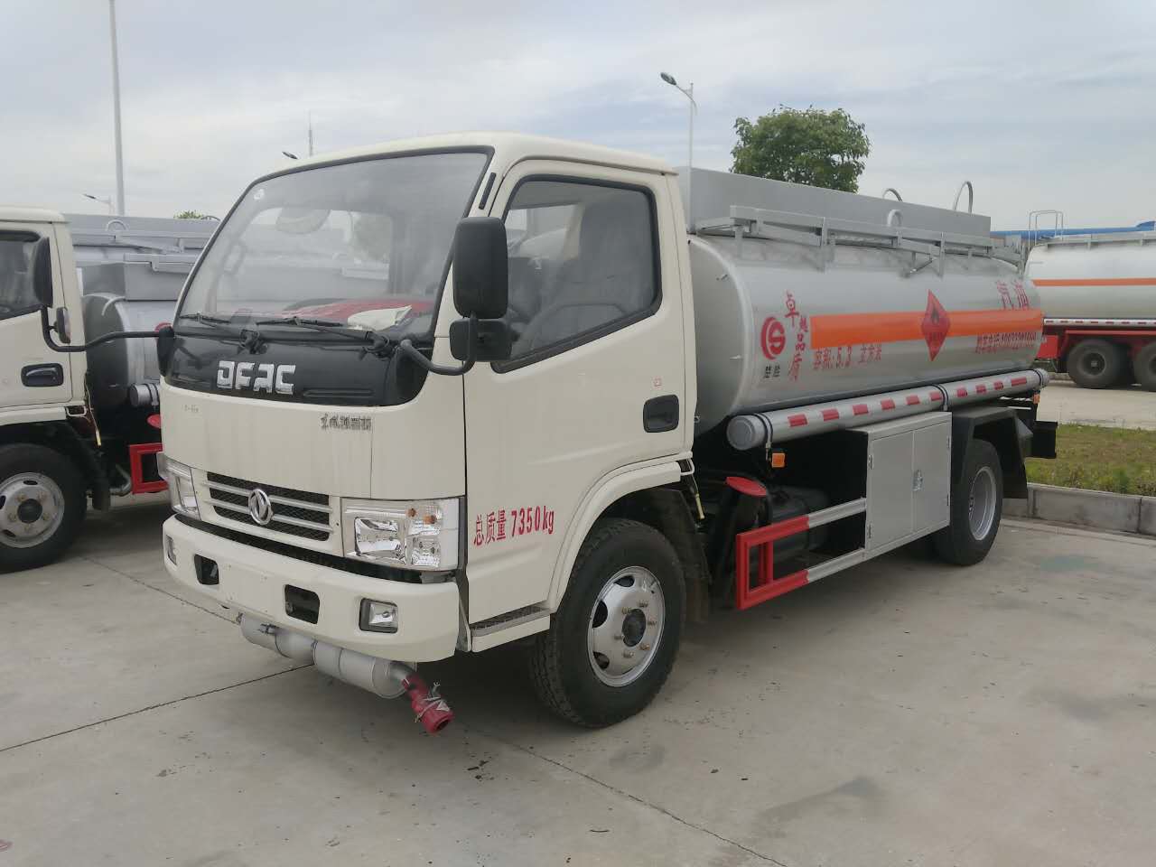 東風(fēng)運油車價錢運油車廠家報價