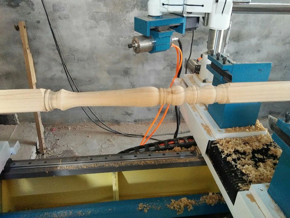 多功能數(shù)控木工車床 木工數(shù)控車床圖片