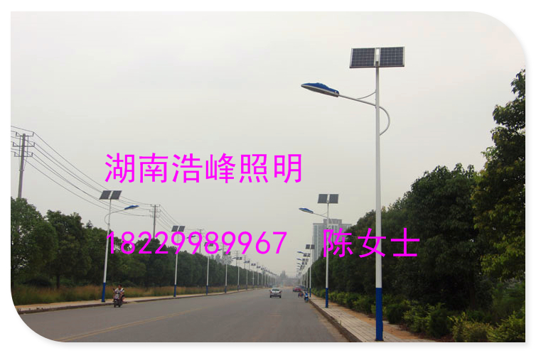 LED太陽(yáng)能路燈圖片