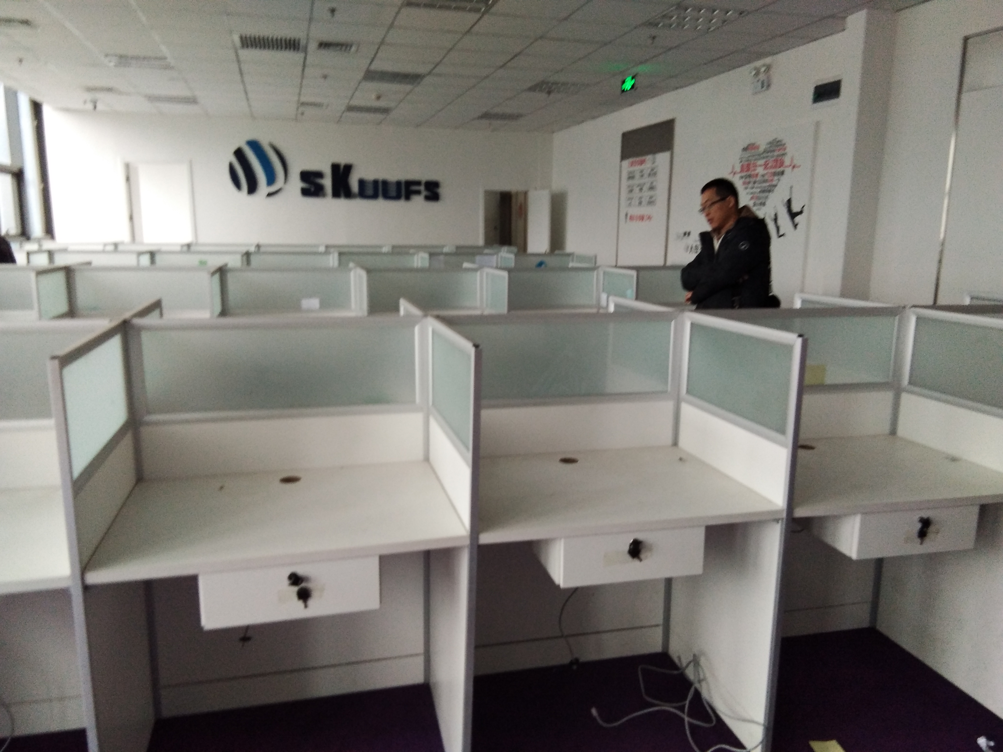 員工辦公桌 工位桌 屏風(fēng)隔斷桌