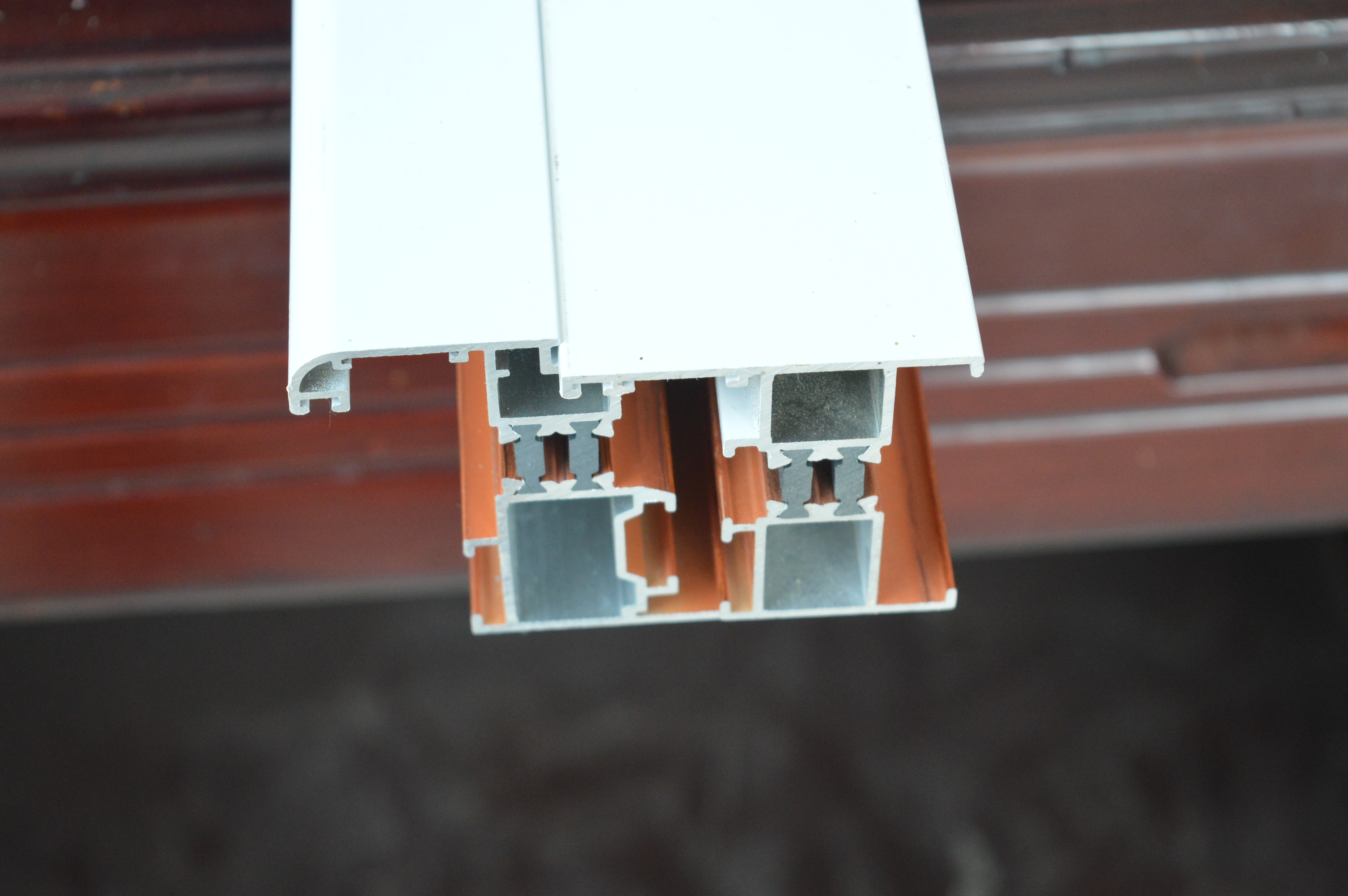 加工工業(yè)鋁型材隔熱斷橋鋁型材