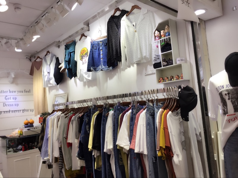 不銹鋼服裝展示柜圖片/不銹鋼服裝展示柜樣板圖 (3)