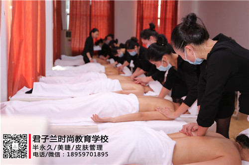 美容師培訓(xùn)圖片/美容師培訓(xùn)樣板圖 (2)