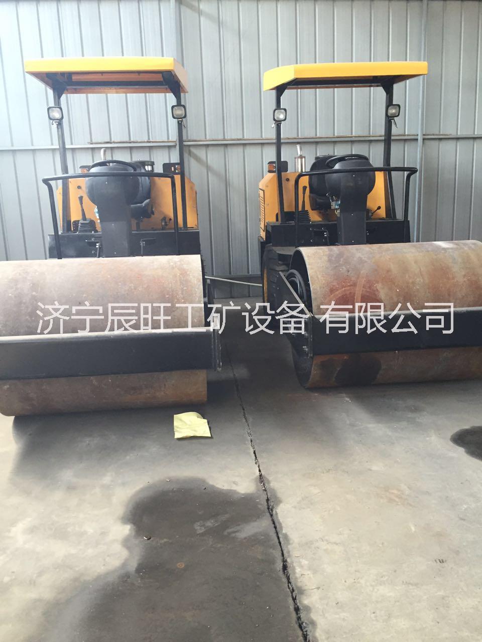 3.5噸單鋼輪座駕式振動壓路機圖片