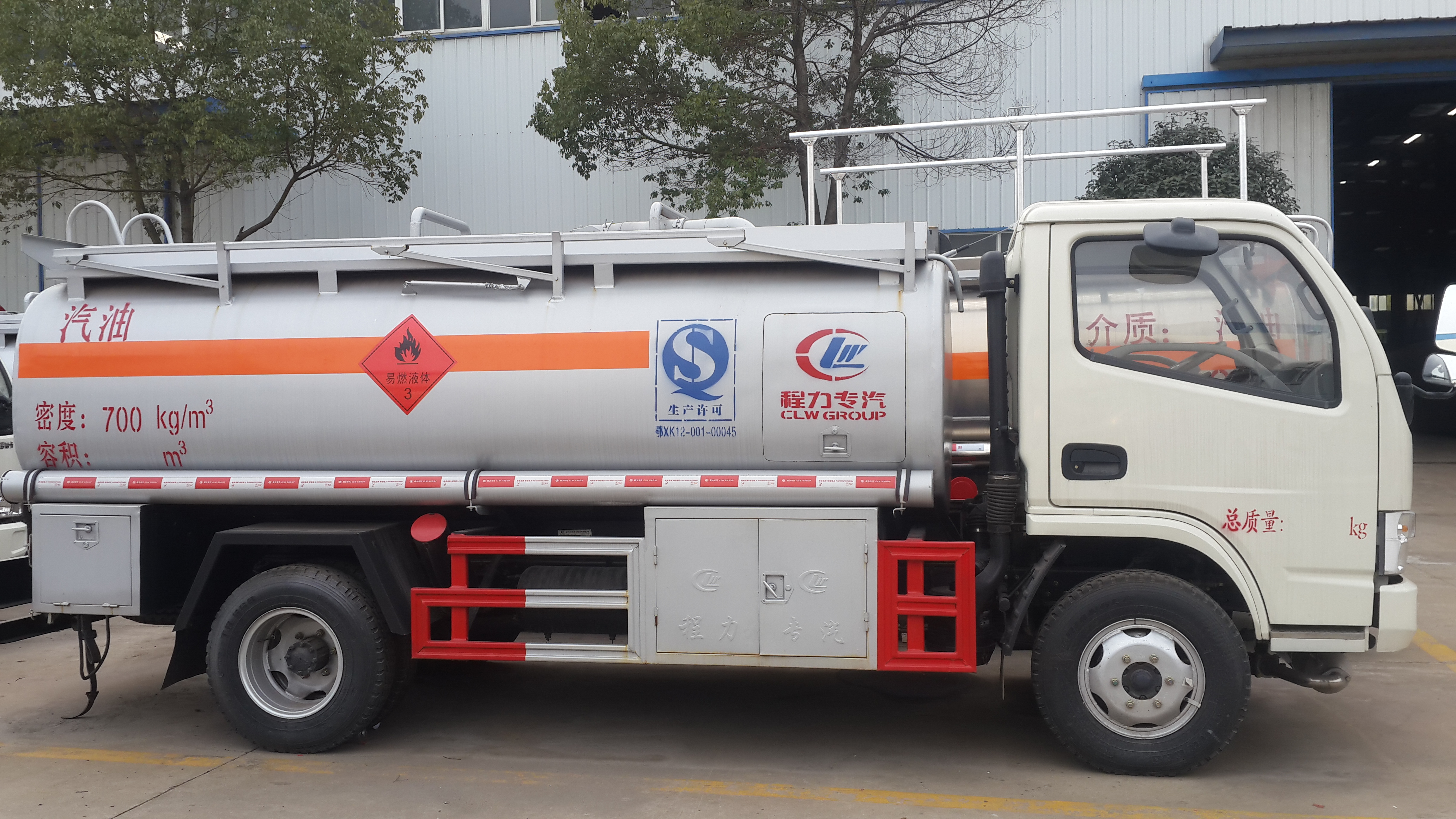 湖北隨州程力5噸油罐車廠家直銷 ，價(jià)格批發(fā) 油罐車湖北程力