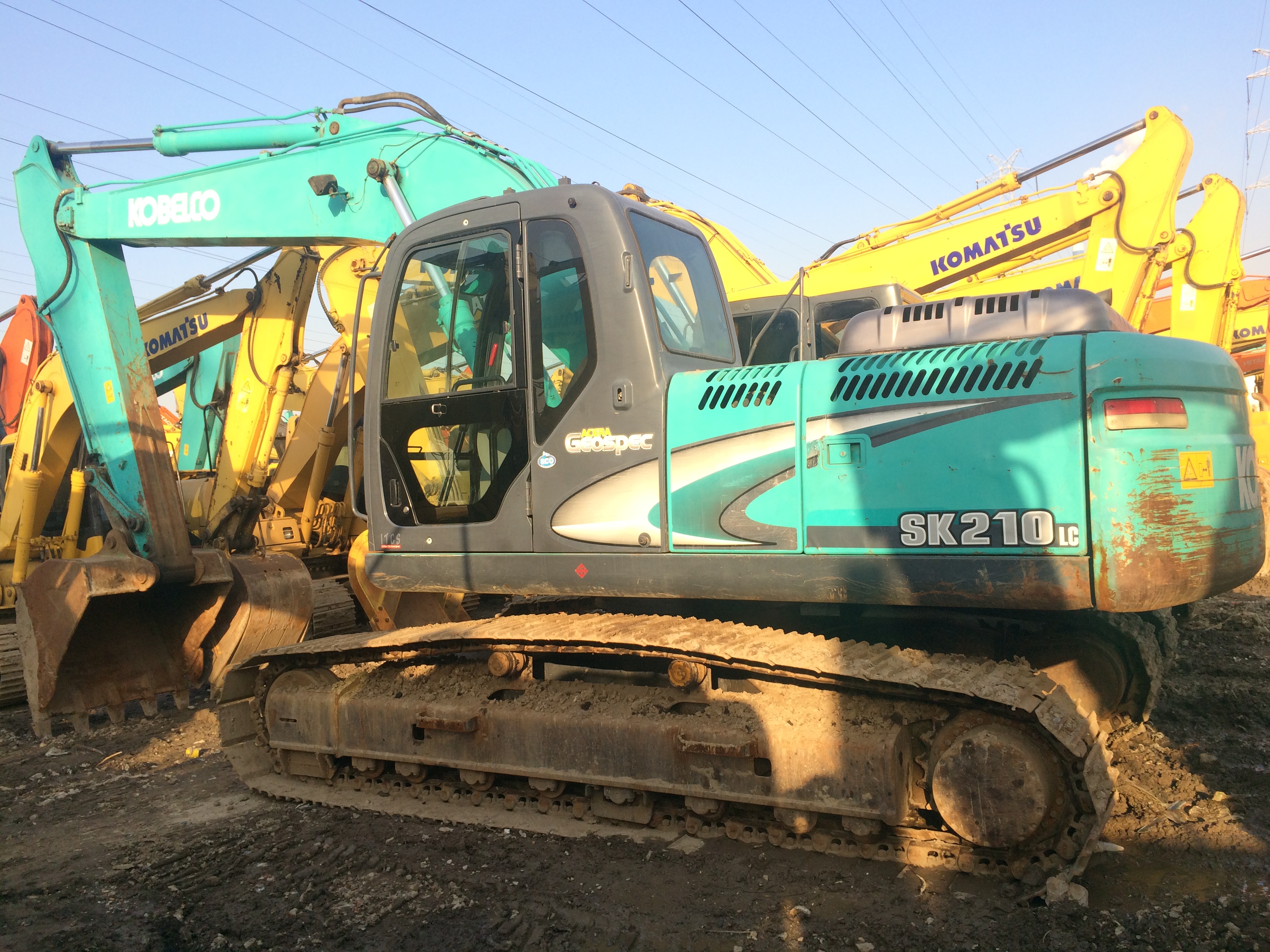 二手挖掘機市場神鋼210挖掘機