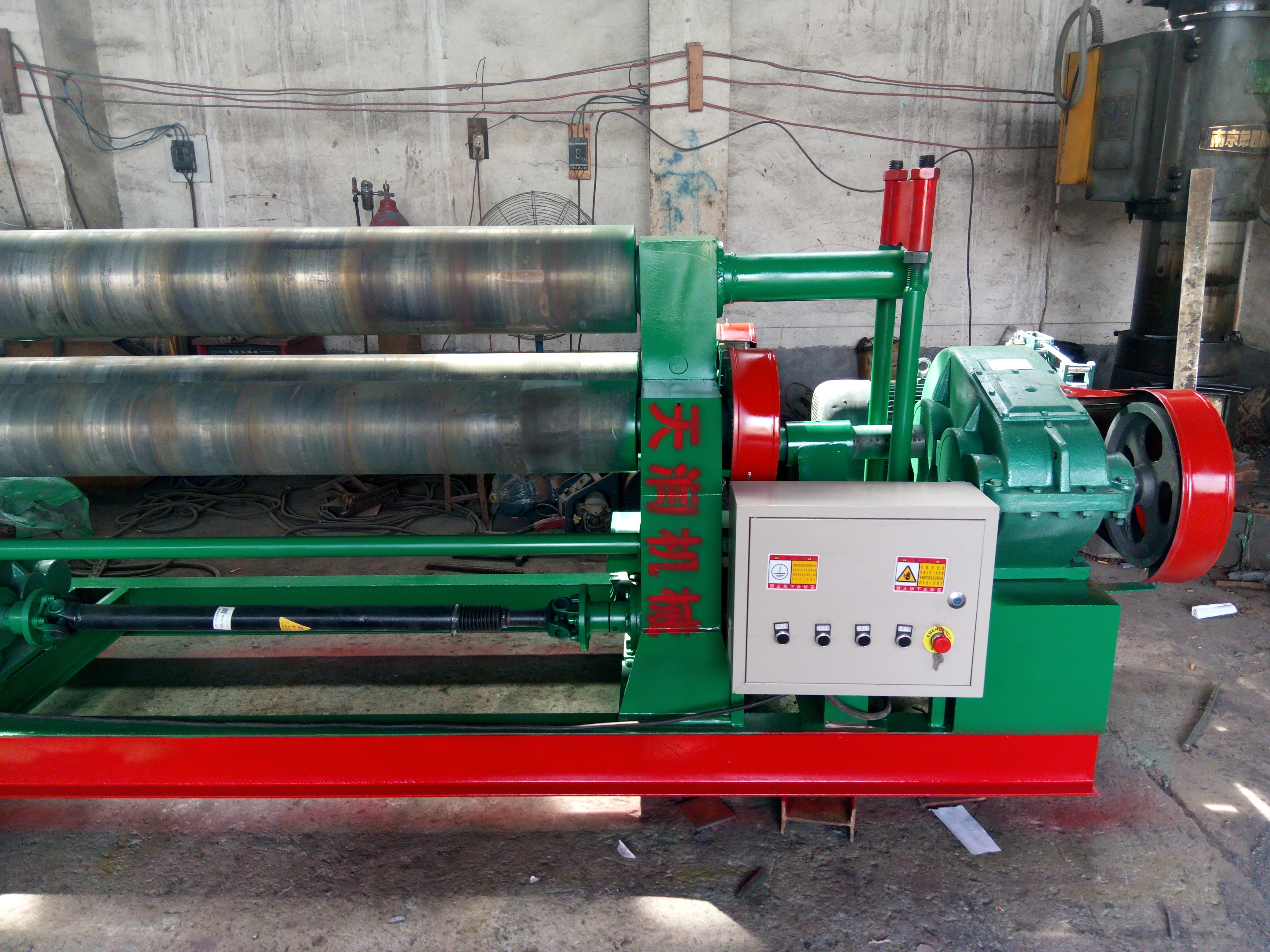 卷板機(jī)圖片/卷板機(jī)樣板圖 (3)