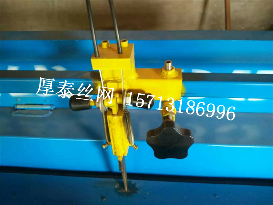 勾花網(wǎng)機 菱形網(wǎng) 活絡(luò)網(wǎng)機器圖片/勾花網(wǎng)機 菱形網(wǎng) 活絡(luò)網(wǎng)機器樣板圖 (4)