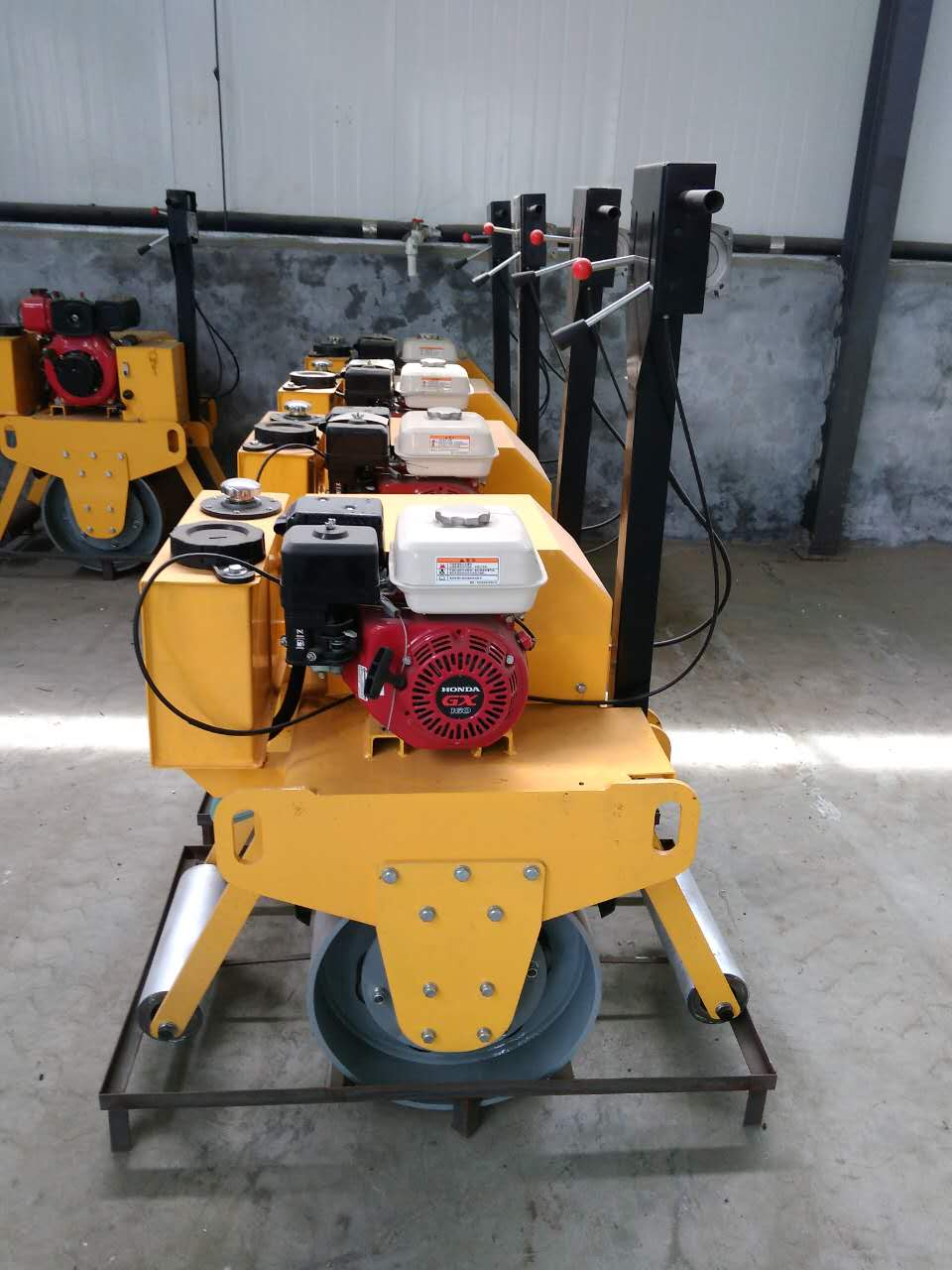 手扶式雙鋼輪壓路機(jī)圖片/手扶式雙鋼輪壓路機(jī)樣板圖 (1)