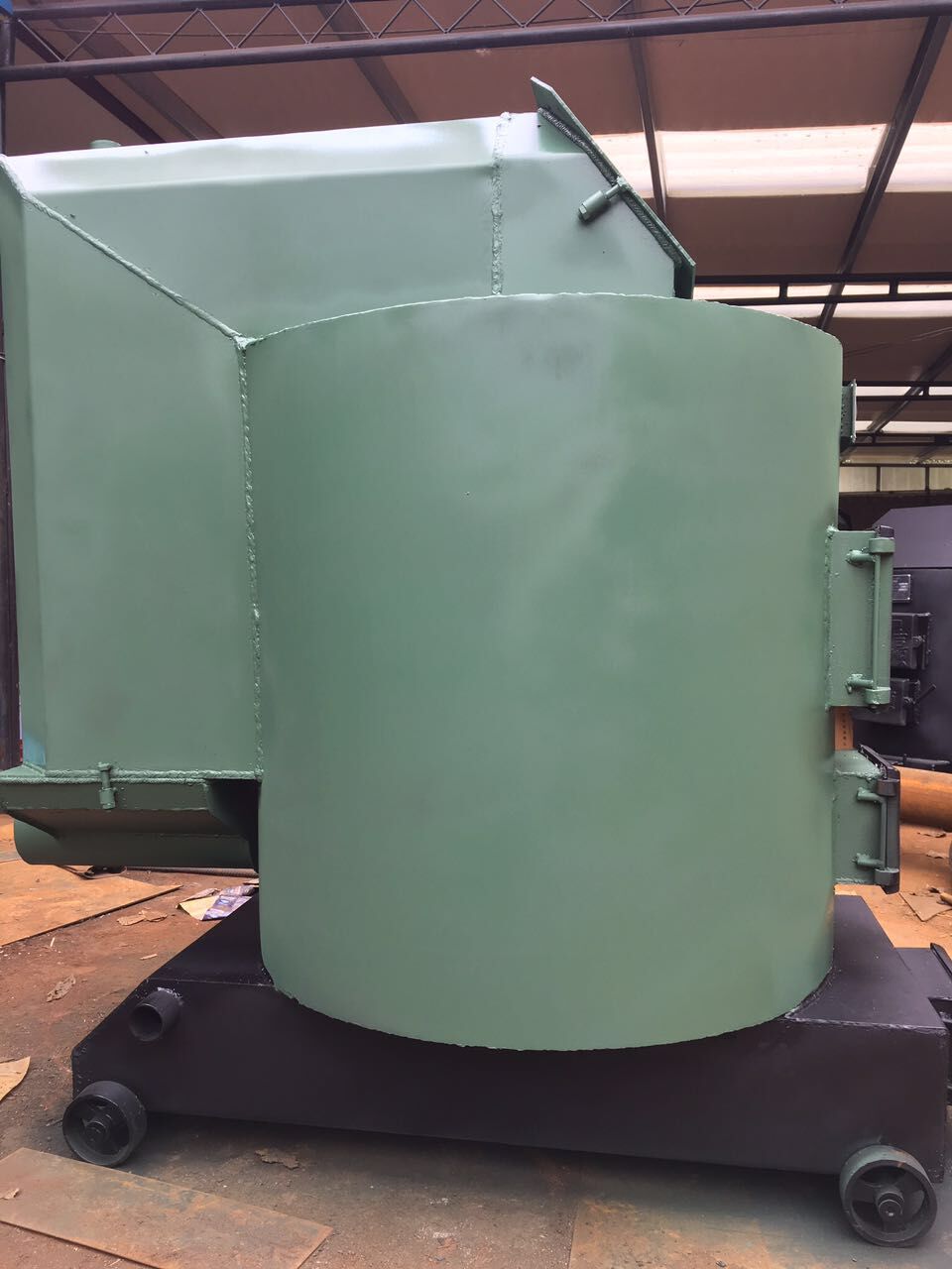 廠家養(yǎng)殖加溫鍋爐雞舍育雛用設(shè)備圖片