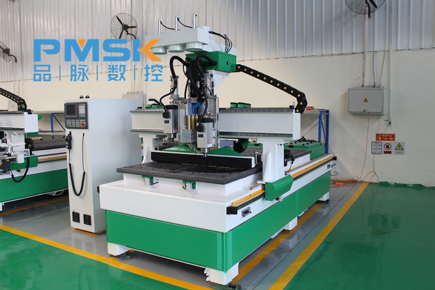 M6櫥柜體板式家具開料機(jī)圖片