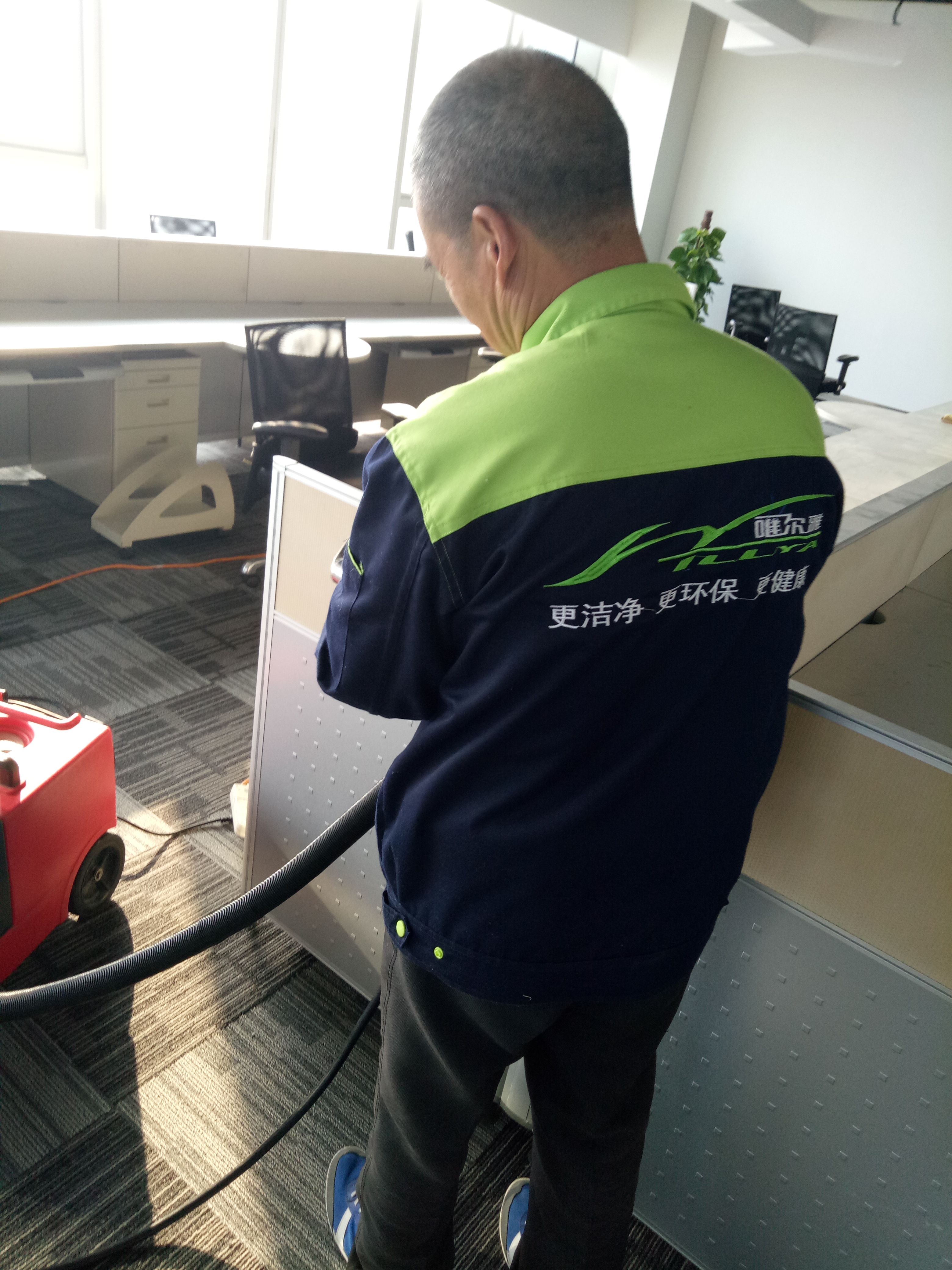 青島嶗山區(qū)清洗辦公隔斷圖片