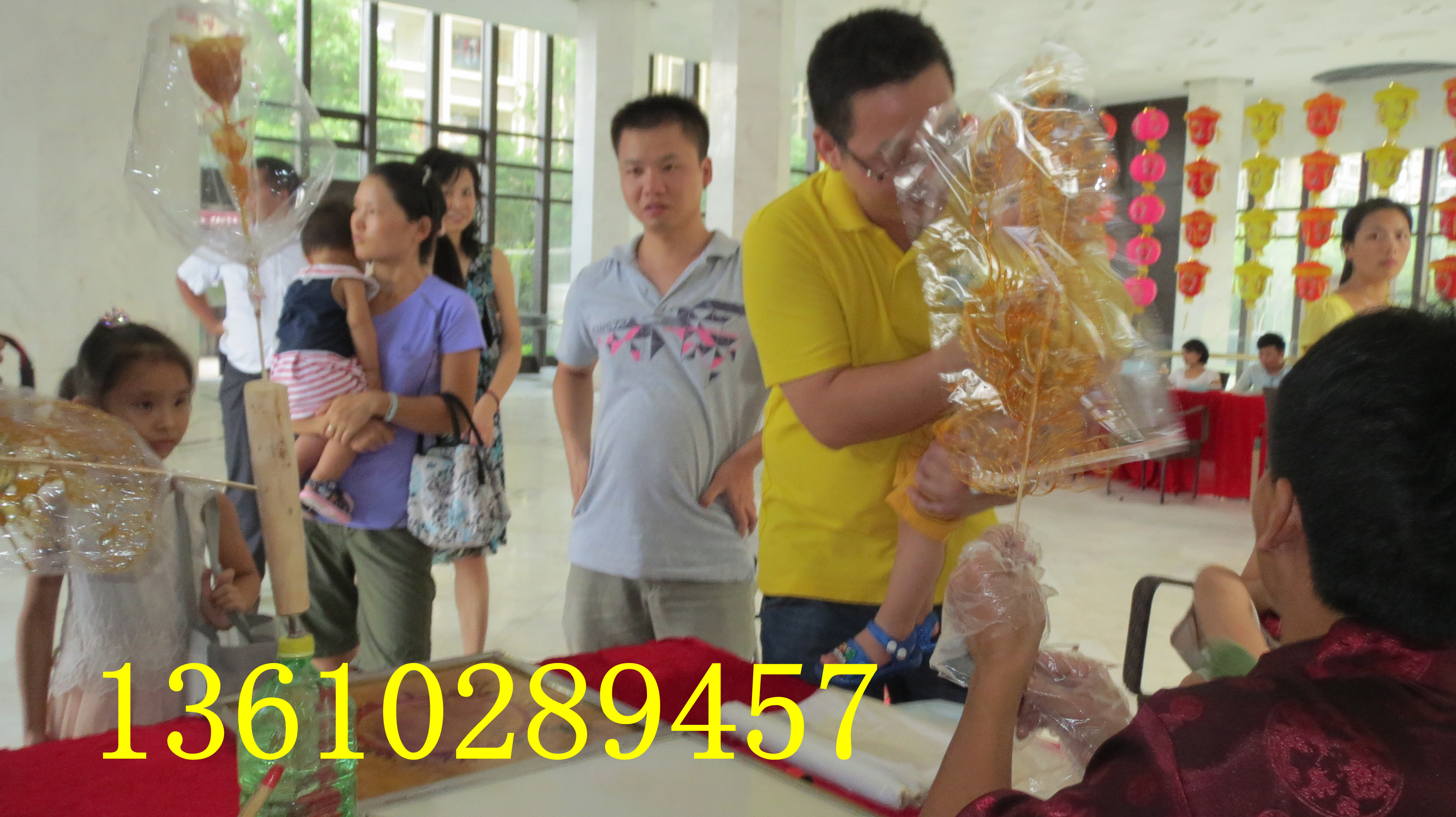 糖畫師傅演出 廣州糖畫師傅節(jié)目 廣州民間藝術(shù)糖畫表演 廣州糖畫民間藝術(shù)節(jié)目廣州糖畫節(jié)目