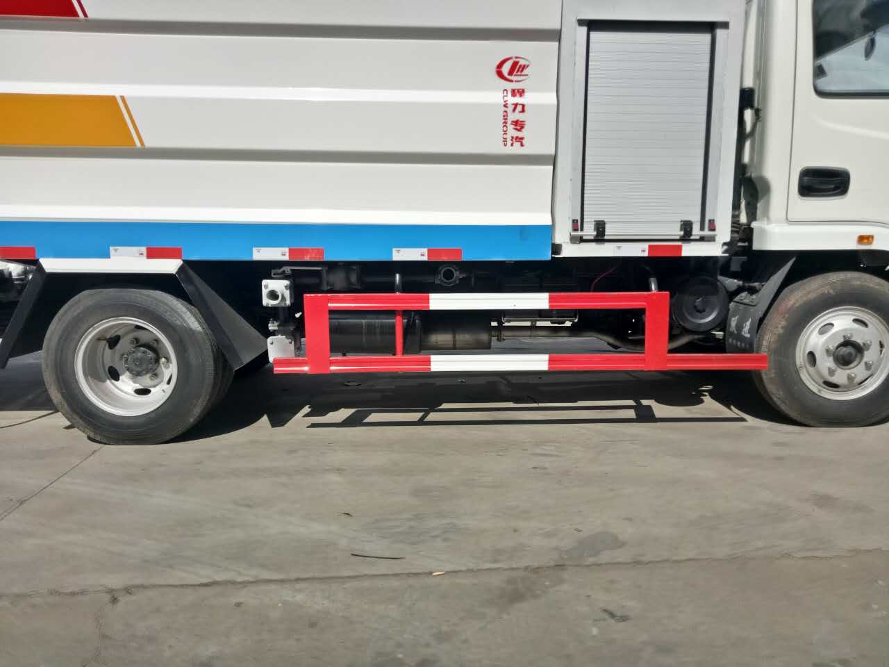 露天采礦抑塵車圖片