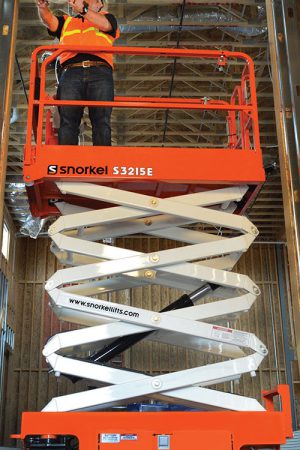 S3215E電動剪叉式高空作業(yè)車圖片