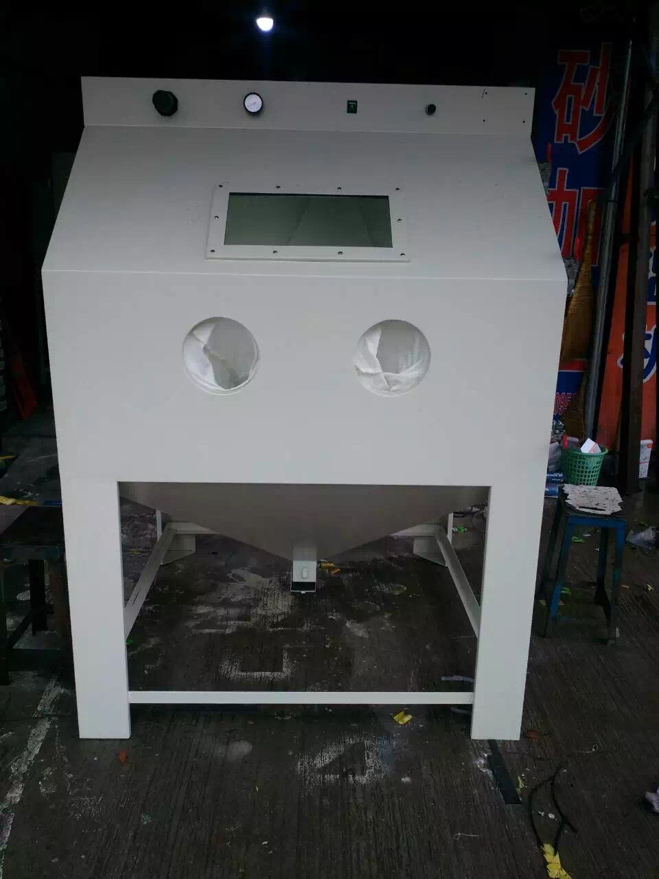 大型箱式噴砂機(jī) 1212手動(dòng)噴砂圖片