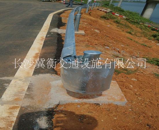 湖南波形護(hù)欄廠家圖片/湖南波形護(hù)欄廠家樣板圖 (1)