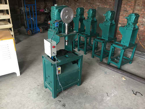 電動(dòng)液壓不銹鋼沖孔機(jī)價(jià)格 電動(dòng)液壓不銹鋼沖孔機(jī)價(jià)格，綠衣