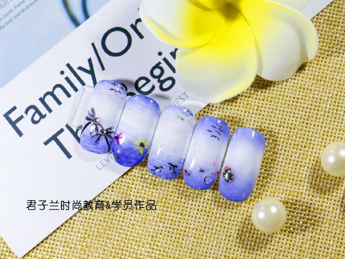 學(xué)美甲推薦到泉州君子蘭美甲學(xué)校