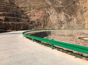 波形護(hù)欄多少錢(qián)一米 波形護(hù)欄 公路防撞護(hù)欄多少錢(qián)一米 高速公路護(hù)欄波形護(hù)欄公路防撞護(hù)欄