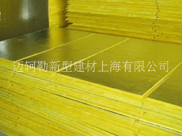 供應(yīng)優(yōu)質(zhì) 彩鋼鋁箔玻纖復(fù)合風(fēng)管離心玻璃棉復(fù)合風(fēng)管