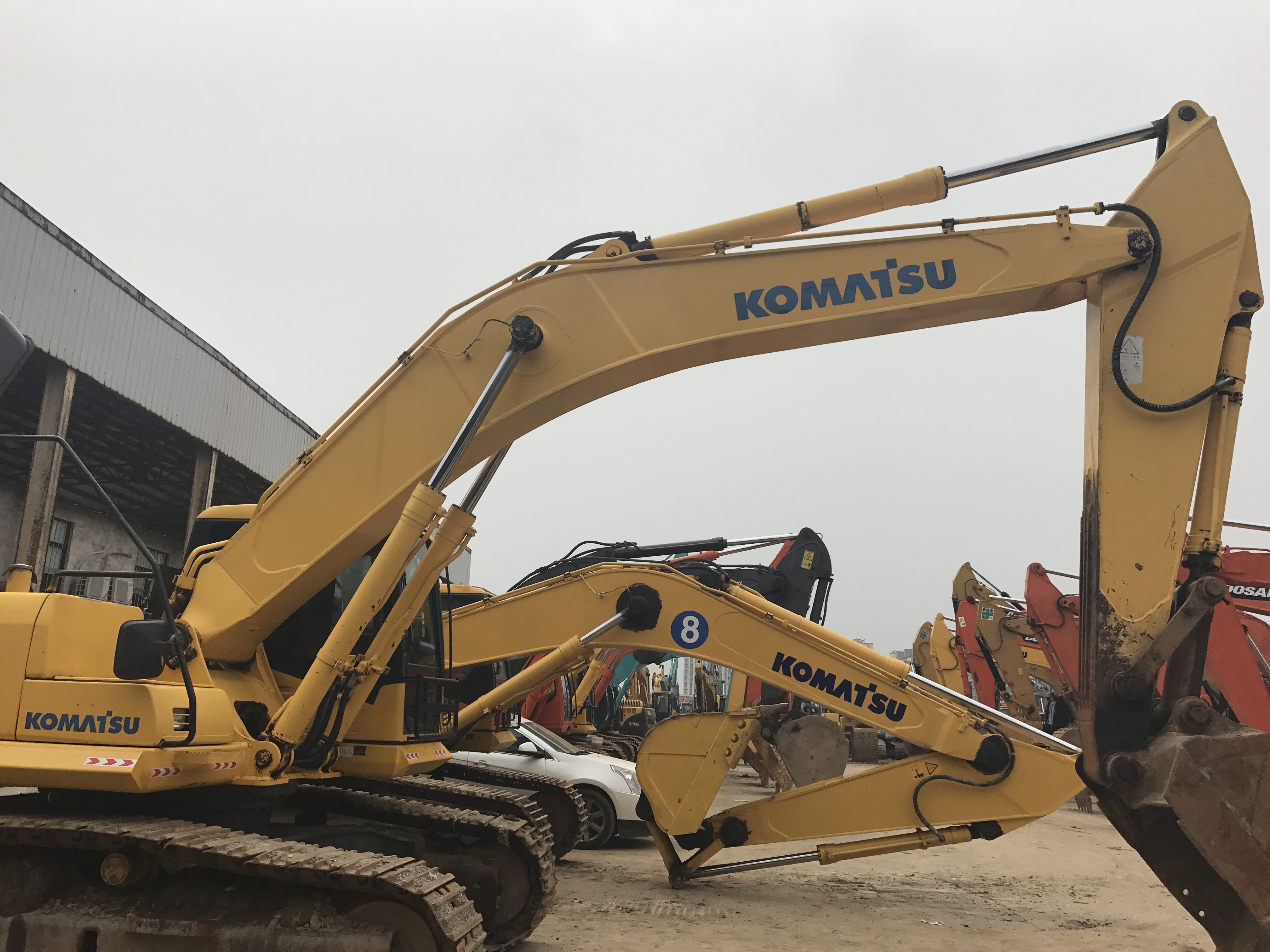 江蘇二手挖掘機(jī)出售圖片