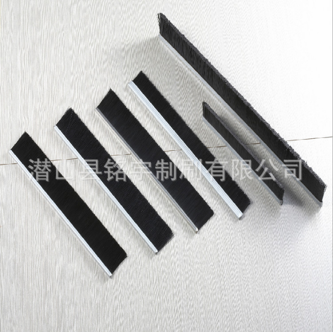 廠家直銷鋁合金條刷、馬毛條刷、工業(yè)滾刷，圓盤刷，大量優(yōu)惠。