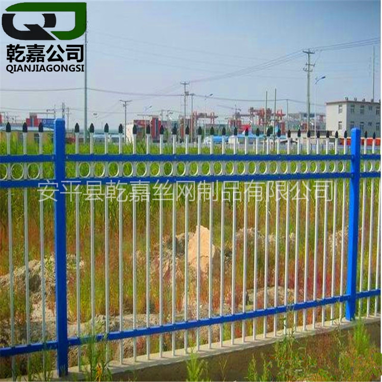 廠家現(xiàn)貨供應(yīng)安全防護(hù)鋅鋼護(hù)欄圖片/廠家現(xiàn)貨供應(yīng)安全防護(hù)鋅鋼護(hù)欄樣板圖 (4)