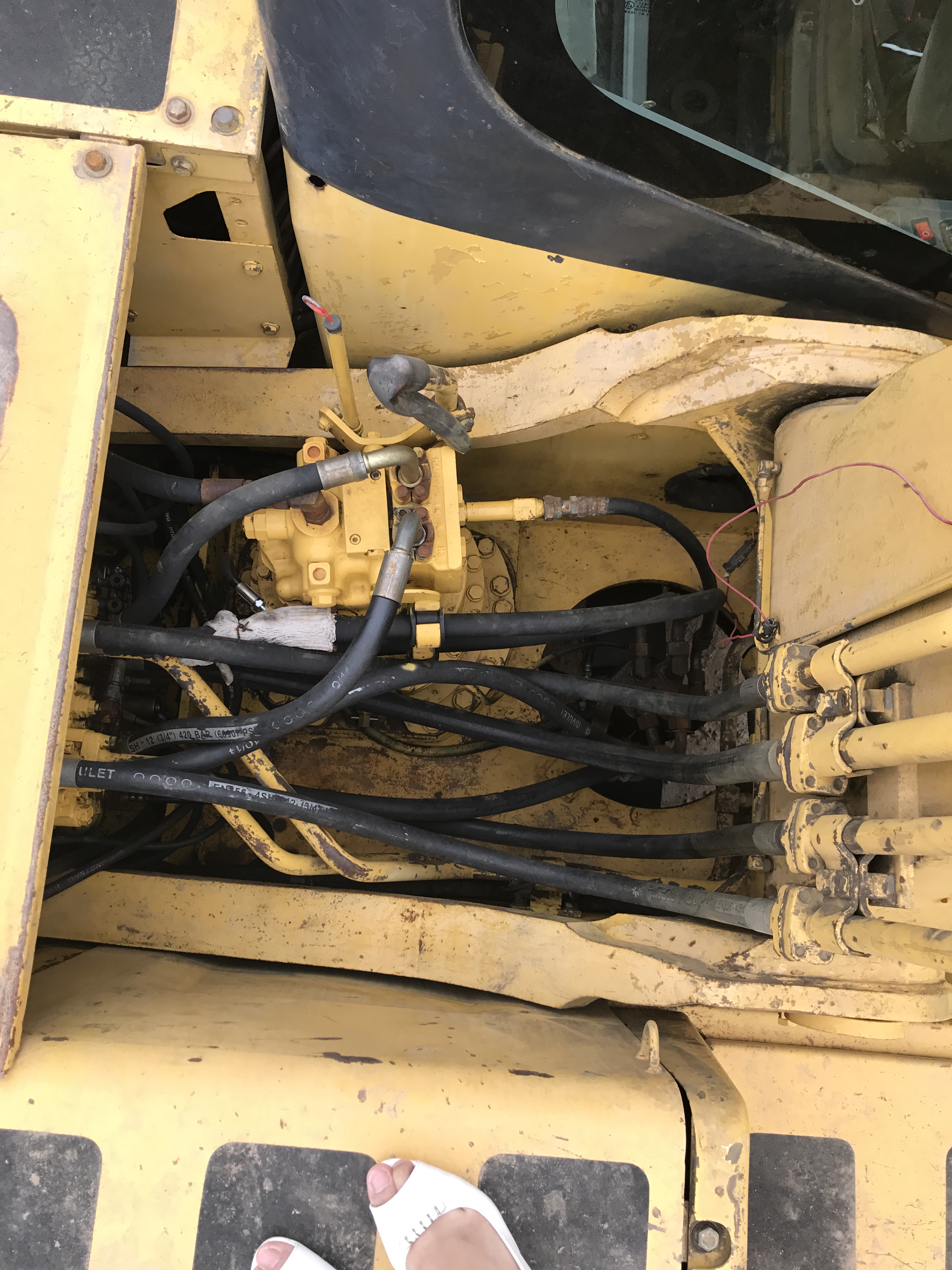 江蘇二手挖掘機(jī)低價(jià)出售圖片