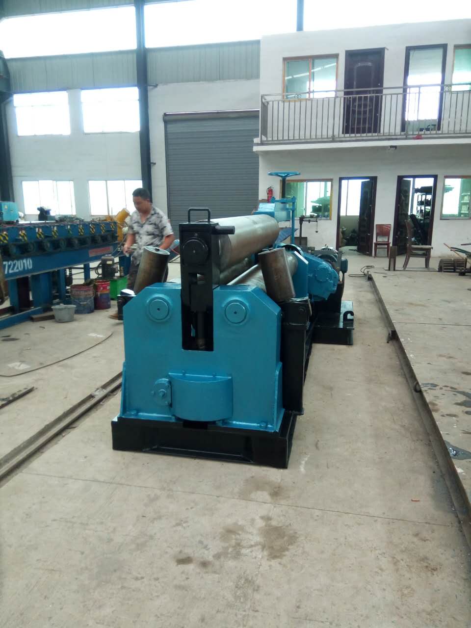 湖北四輥錐直*卷板機(jī)廠家電話   湖北半四輥*卷板機(jī)