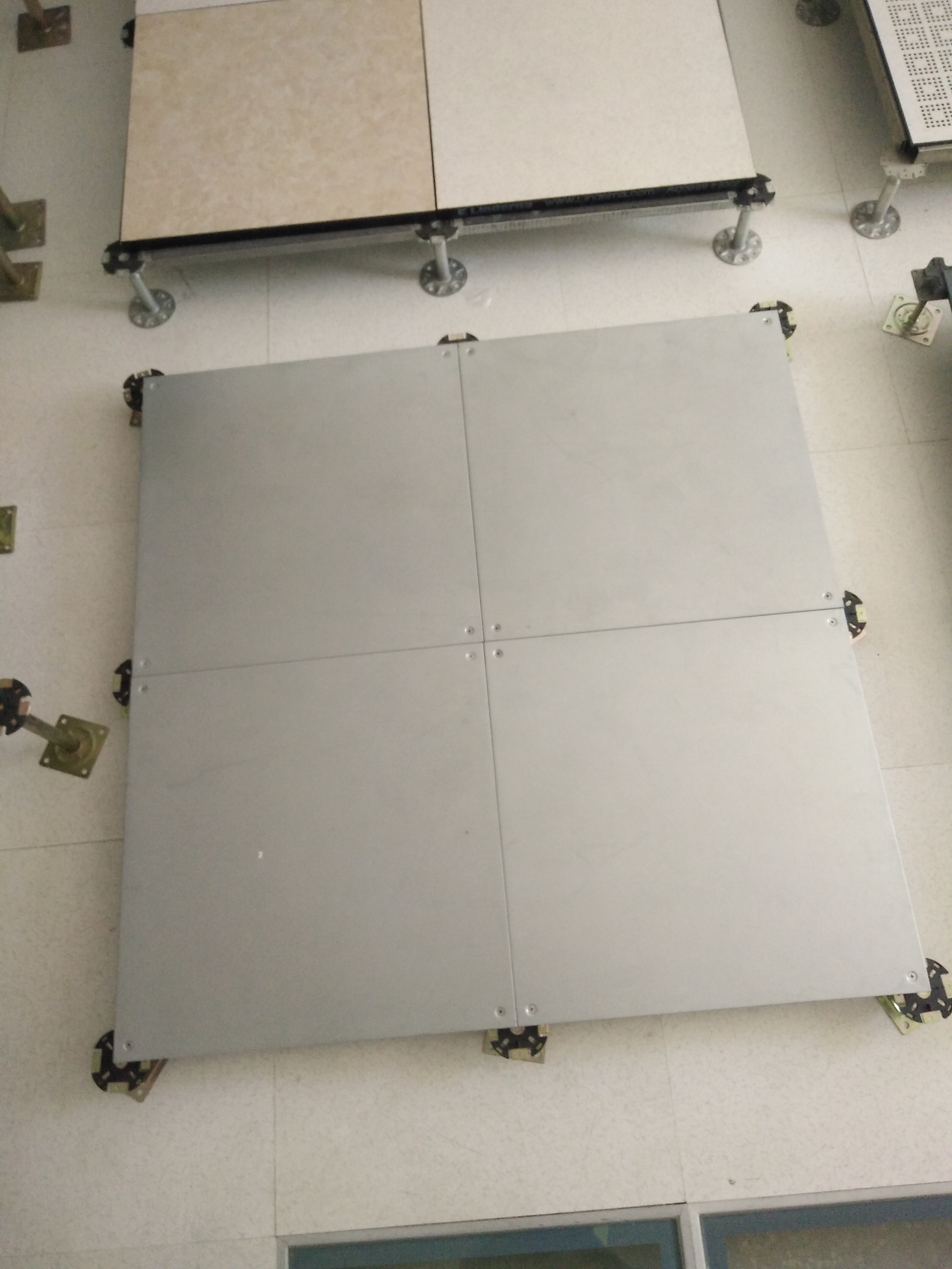 廣州沈飛六面包鋼木芯網(wǎng)絡(luò)活動(dòng)地板 網(wǎng)絡(luò)地板廠家直銷商網(wǎng)絡(luò)架空地板 3證齊全 服務(wù)周到