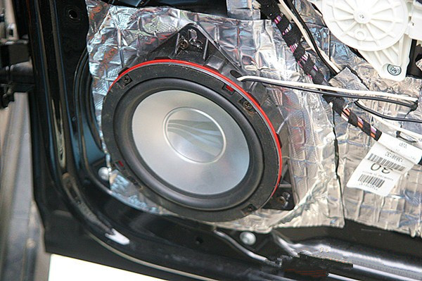 青島高品質(zhì)汽車音響改裝圖片