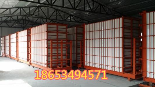 輕質(zhì)復(fù)合隔墻板設(shè)備圖片
