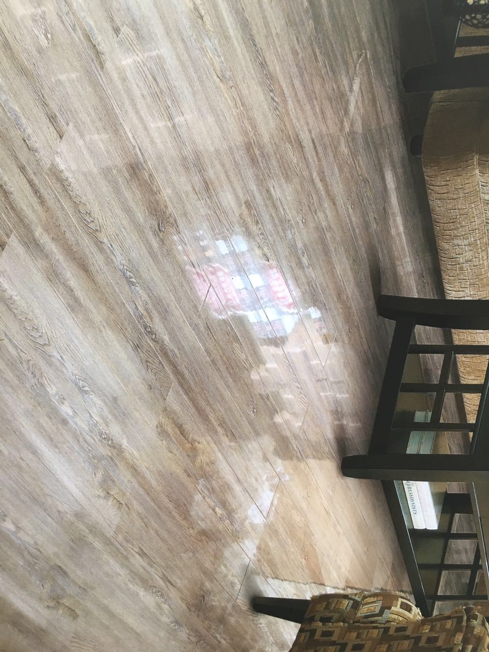 淋漆強(qiáng)化復(fù)合地板