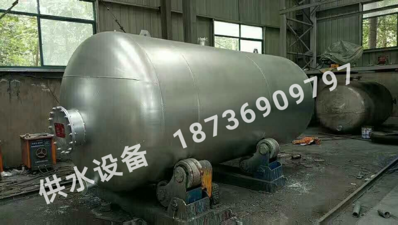 臥式無(wú)塔供水設(shè)備 臥式無(wú)塔供水設(shè)備3-100噸