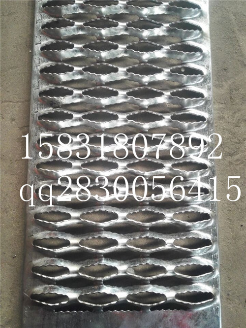 供應(yīng)防滑板 鱷魚(yú)嘴防滑板 樓梯踏板 專(zhuān)業(yè)生產(chǎn)廠家