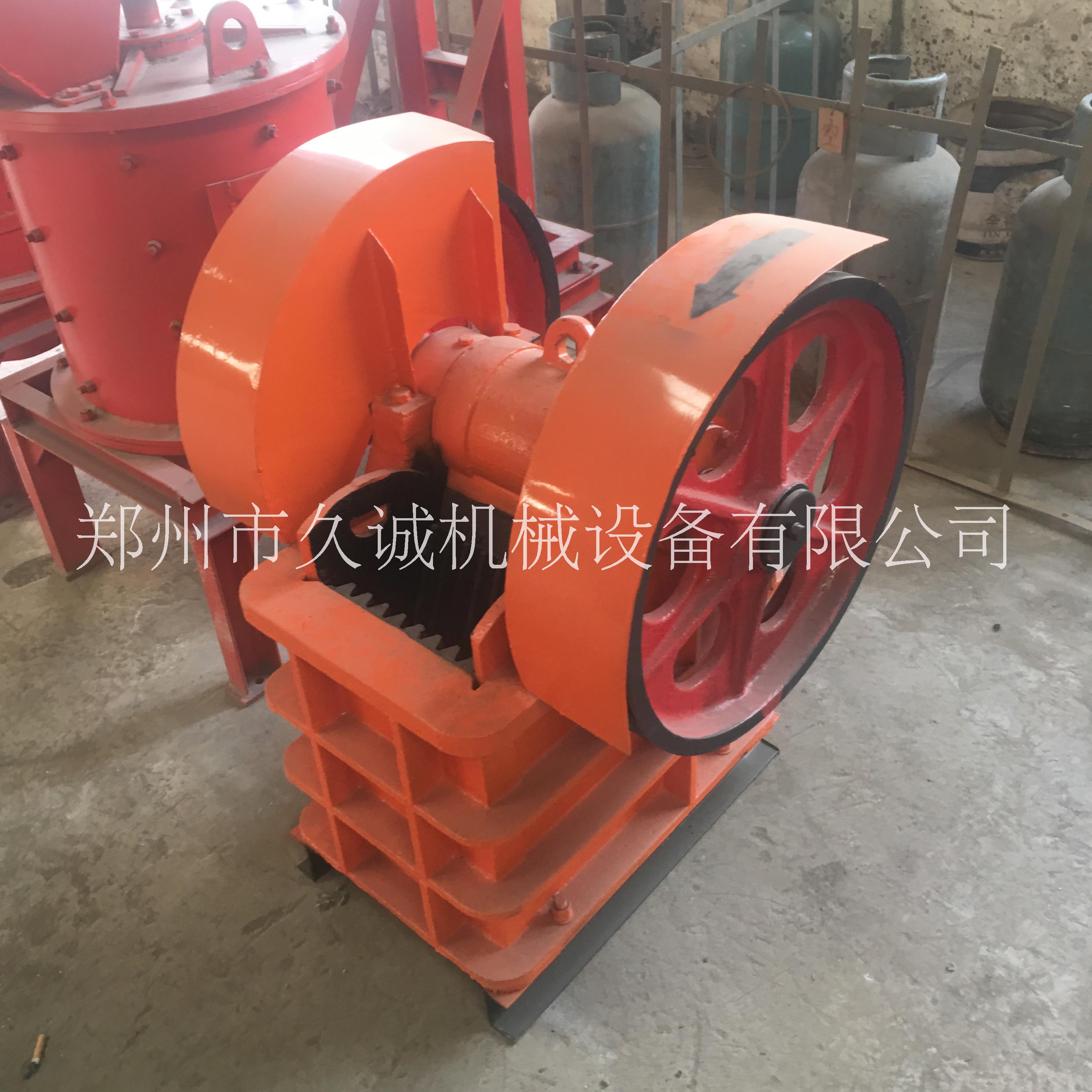 PE-900顎式破碎機(jī)圖片