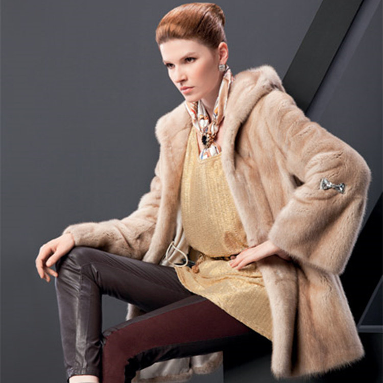 河南哪里有璐語詩羊絨大衣品牌折扣尾貨走份分批發(fā)？