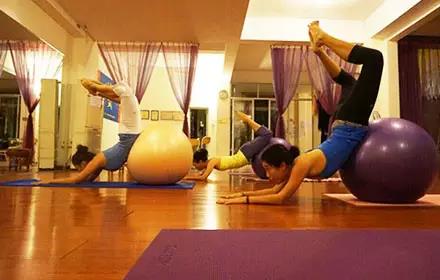 西安瑜伽館這樣的設(shè)計(jì)裝修會人氣爆