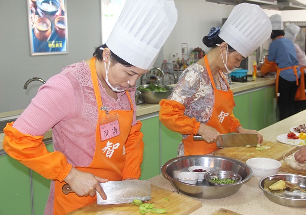 東莞月嫂培訓(xùn)多少錢圖片/東莞月嫂培訓(xùn)多少錢樣板圖 (2)