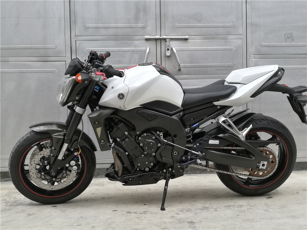 12年雅馬哈FZ1圖片/12年雅馬哈FZ1樣板圖 (4)