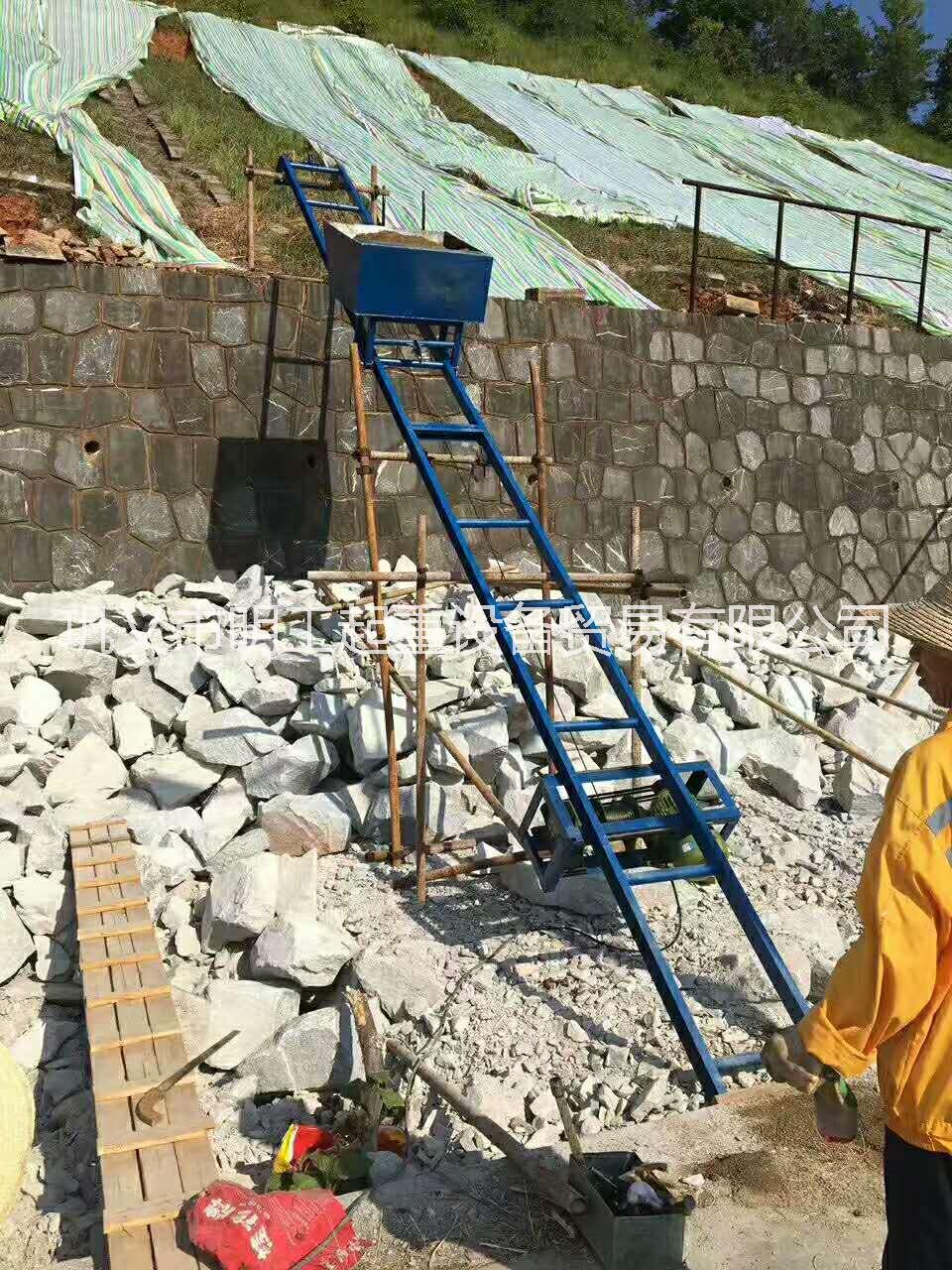 斜坡爬山虎上料機(jī)圖片