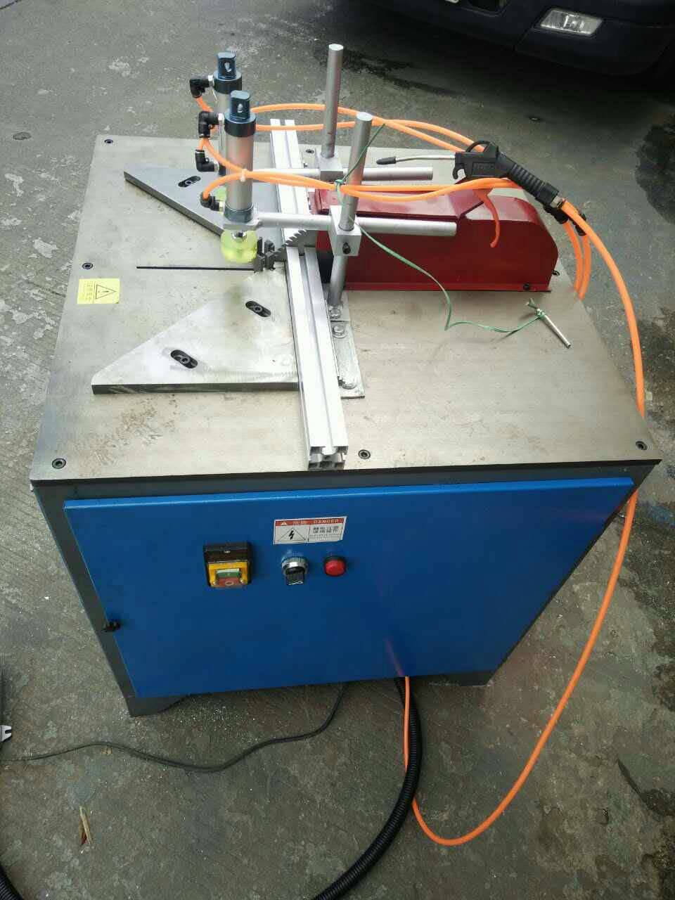 45度鋁材精準(zhǔn)切割機(jī)圖片/45度鋁材精準(zhǔn)切割機(jī)樣板圖 (1)