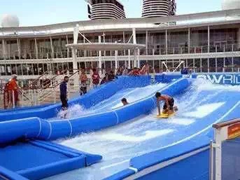 大型水上闖關(guān)設(shè)備，水上沖浪設(shè)備租圖片